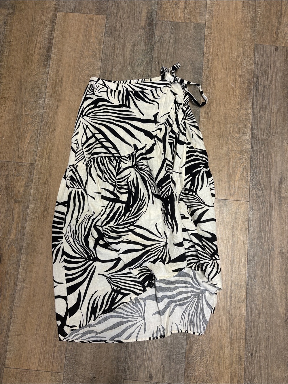 Rachel Zoe Black & White Tropical Print Wrap Sarong